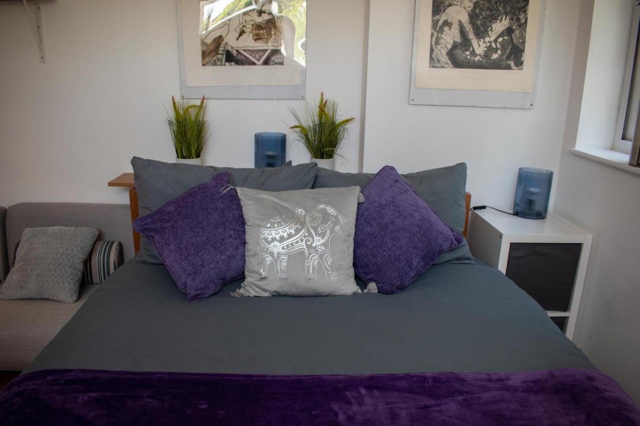 121 Studio - Central Studio Apartment, Terrace & Full Kitchen - Airport & Train Shuttle Bishop's Stortford Exterior photo