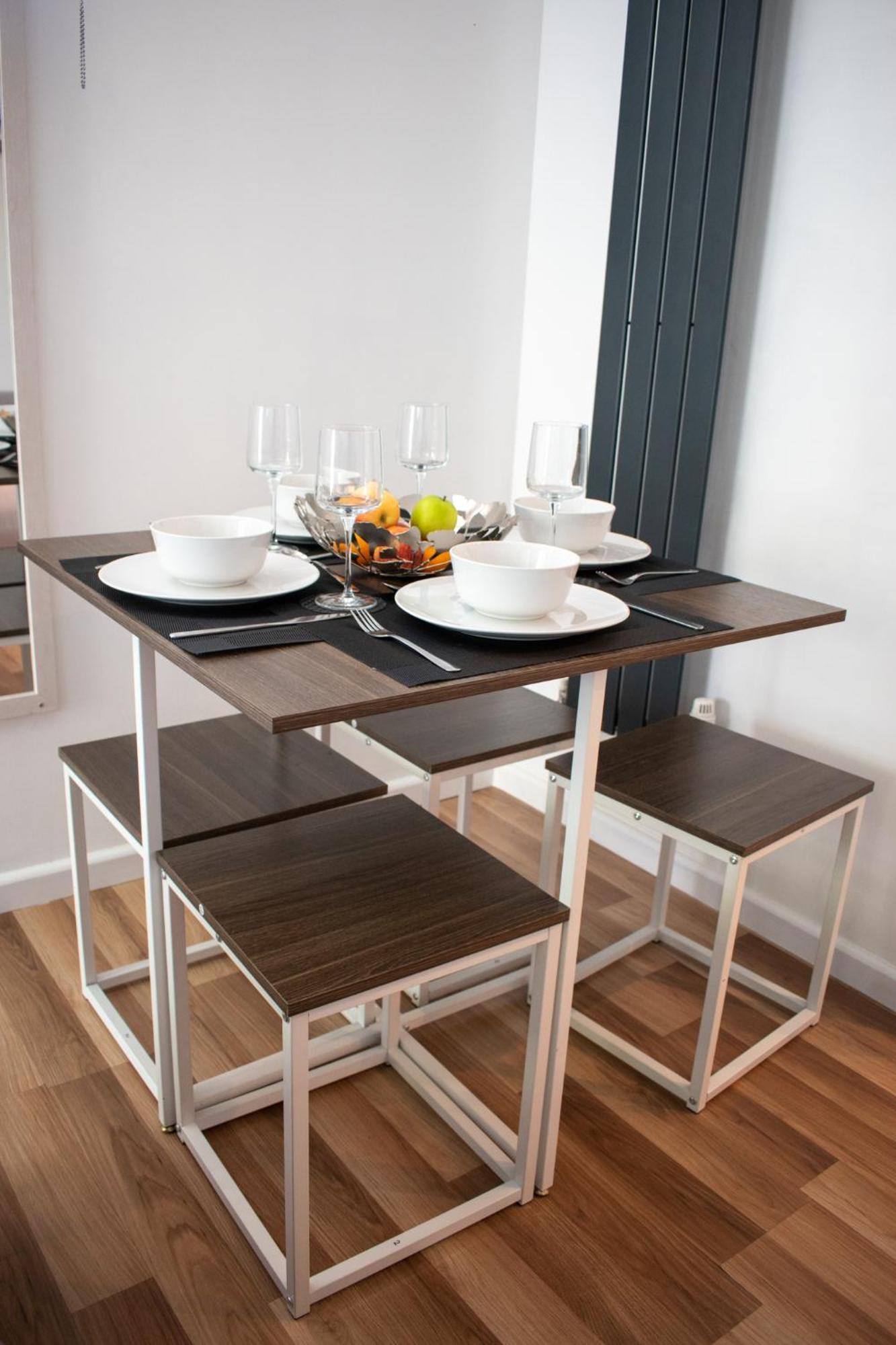 121 Studio - Central Studio Apartment, Terrace & Full Kitchen - Airport & Train Shuttle Bishop's Stortford Room photo